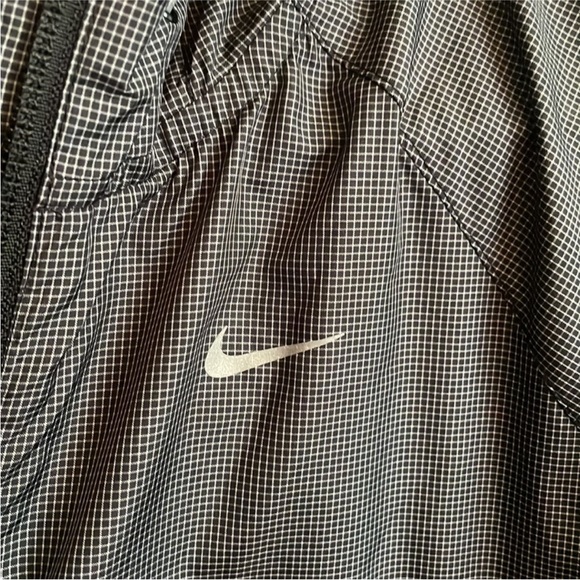 Nike jacket women’s - Picture 2 of 5